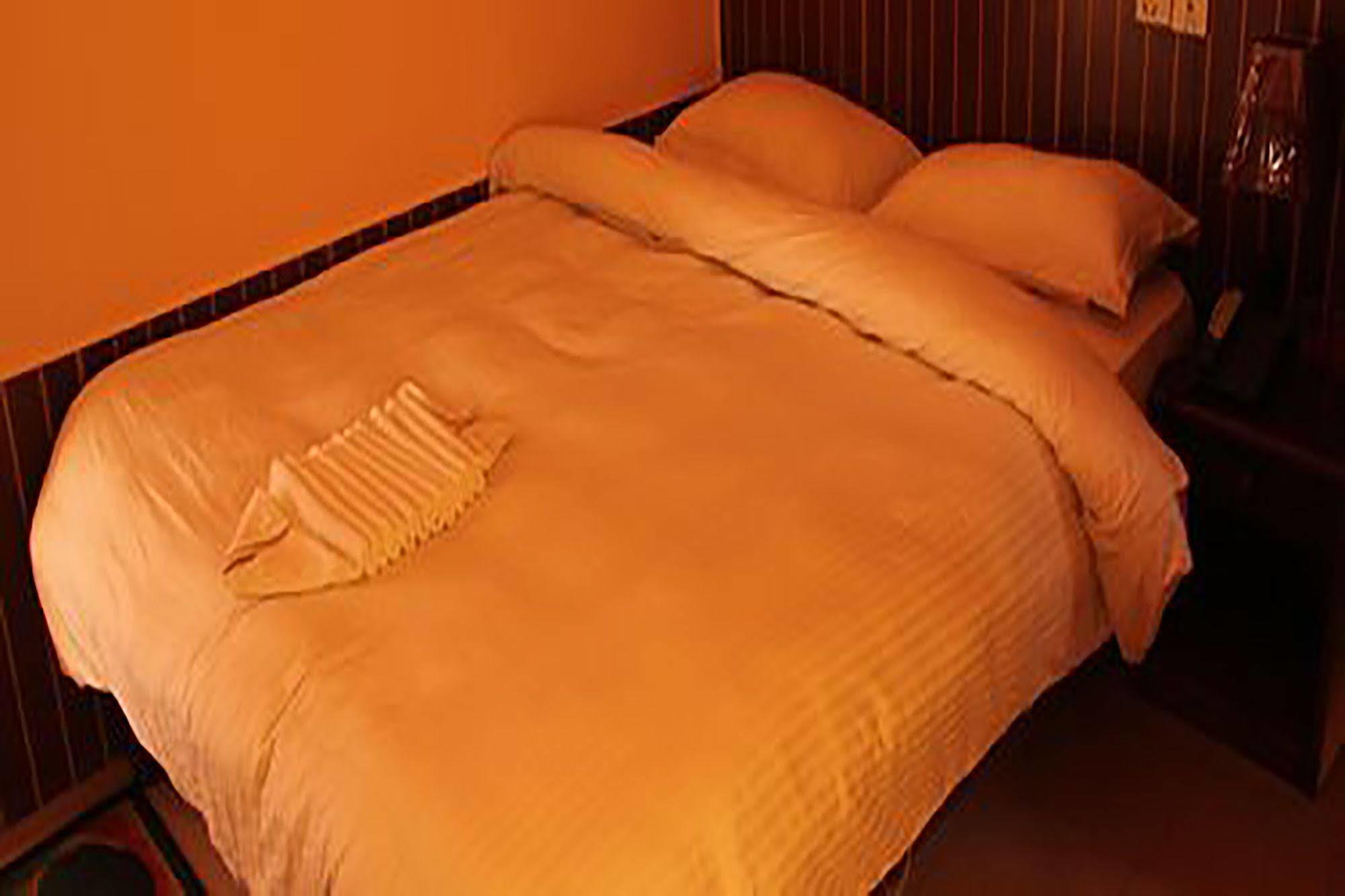 Hotel Half Moon Pokhara Kültér fotó